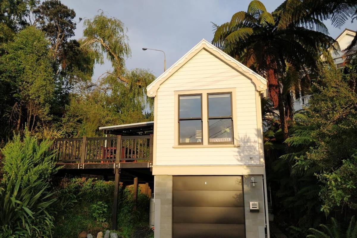 Tiny House In The Sky Hotel Dunedin Exterior photo